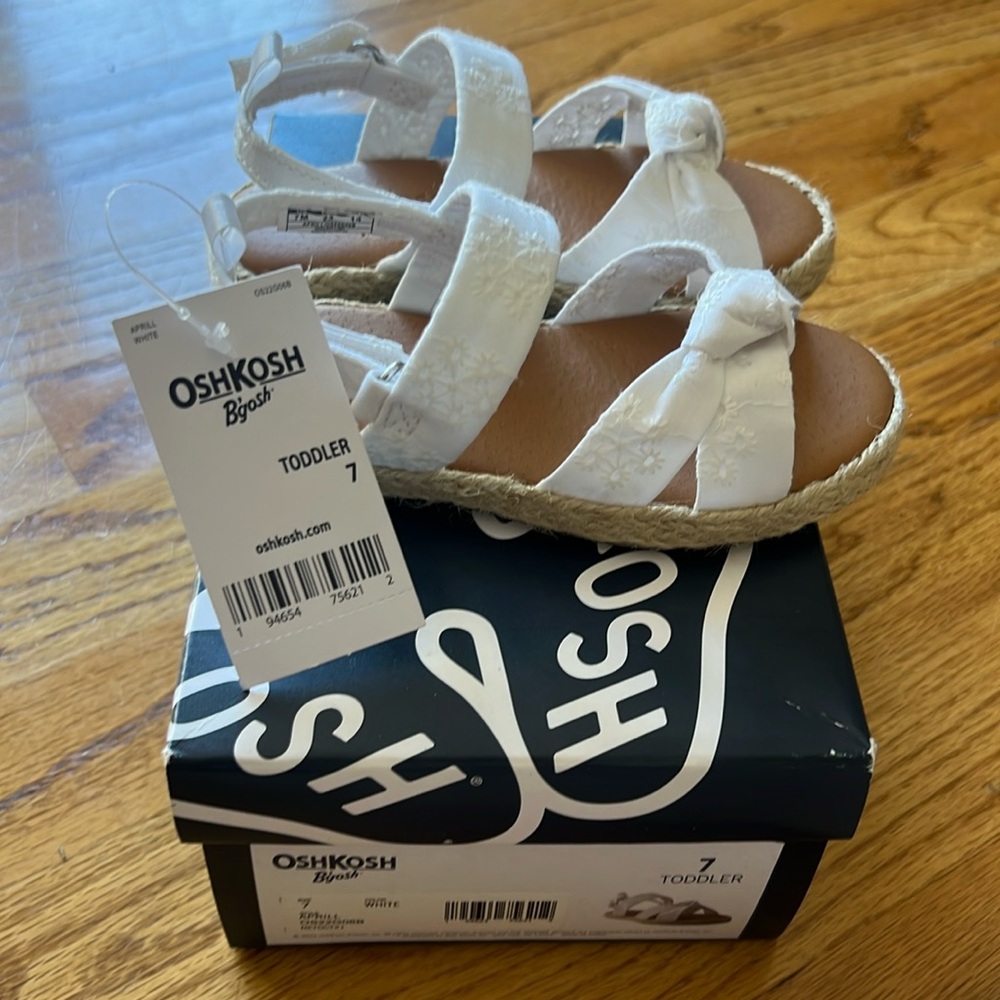 NEW in box OshKosh B'gosh White Summer Sandals Toddler Size 7 APRILL